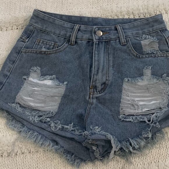 🔥🔥SALE🔥🔥Ripped Denim Shorts Raw Hem Wide Leg Washed Short High Waisted NWT - Picture 2 of 4